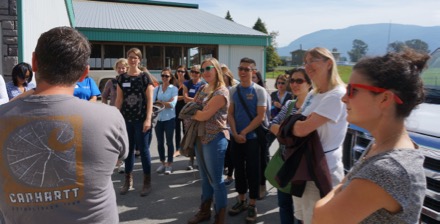 Dietitian dairy farm tour-asking questions
